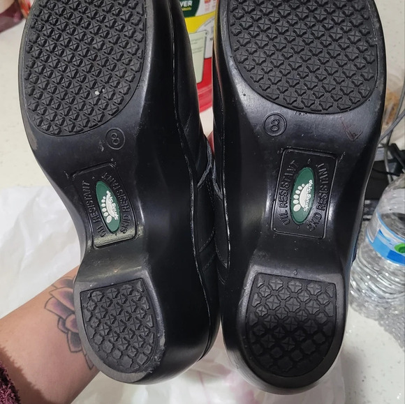 Spring Step Black flower clogs - Picture 2 of 5